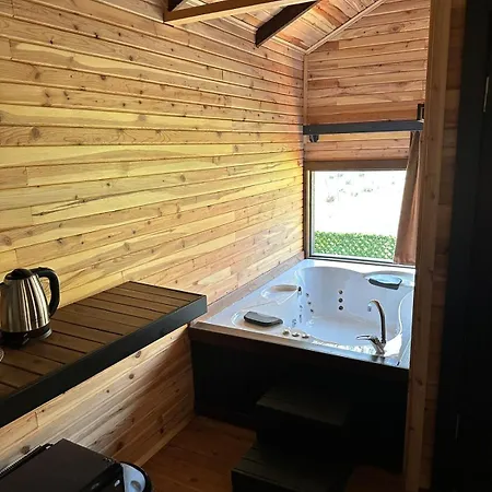 度假居 Pine Village Oeluedeniz *